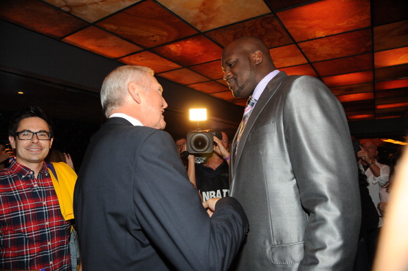 森林狼官方：爱德华兹因右脚酸痛将缺席今天对阵勇士的比赛（森林狼官宣：爱德华兹右脚不适，今日对勇士将缺阵）