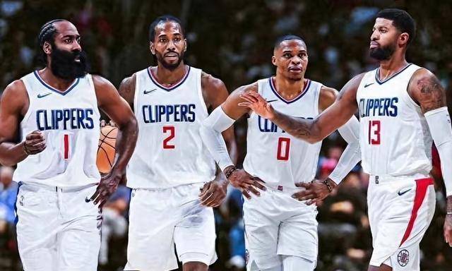 世界波，西乙阿尔瓦塞特球员莫尔西略打进一个超远距离进球（西乙阿尔瓦塞特球员莫尔西略轰入超远距离世界波）