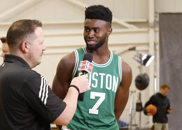 吉迪在比赛中多次突破防线，高（吉迪在比赛中屡次撕裂防线，高光发挥）