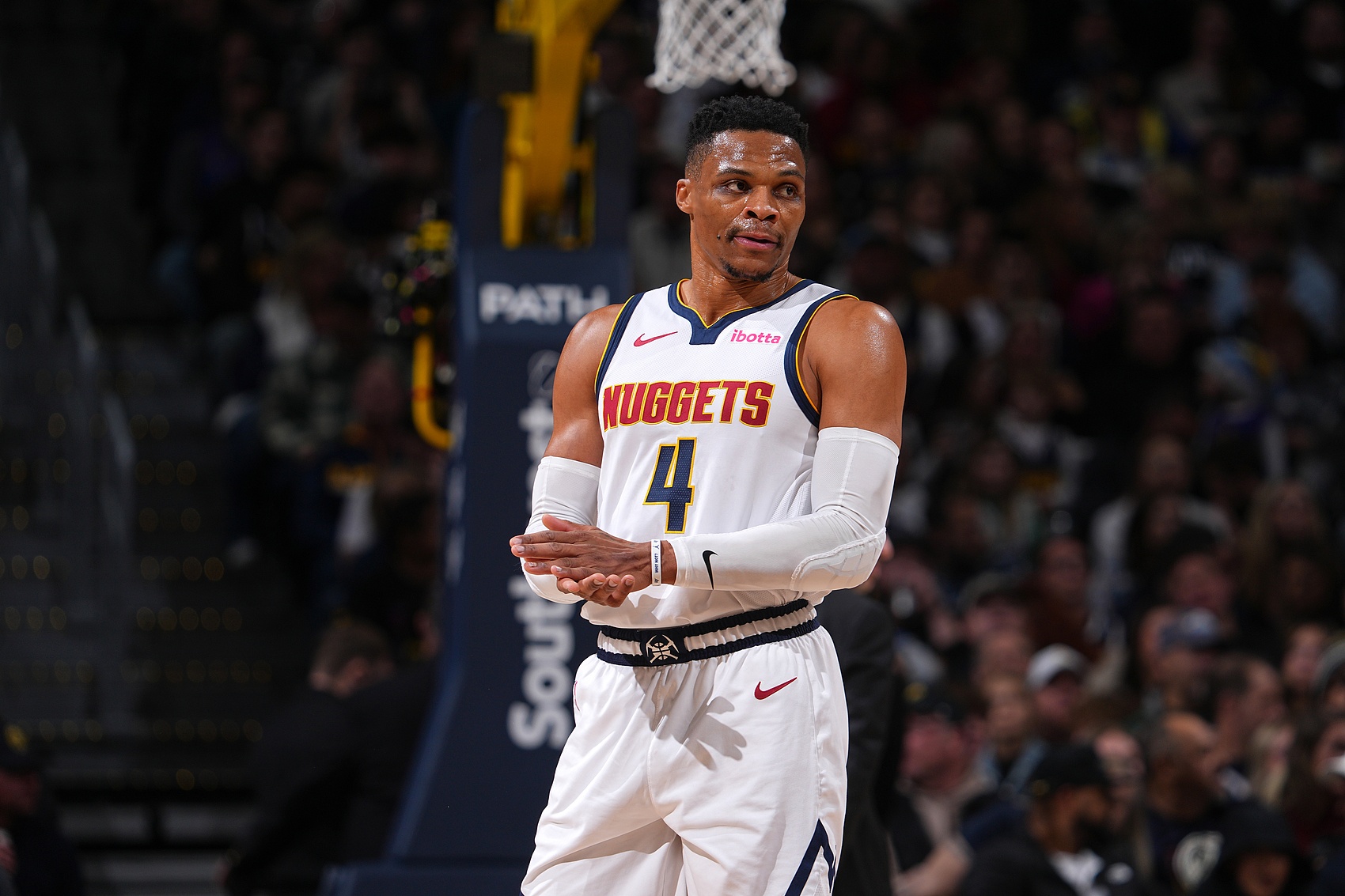 梅尔顿谈勇士三位中锋都能出战：这是我们所欠缺的 我很喜欢（梅尔顿：勇士三大中锋都能出战，正补我们短板，我很喜欢）