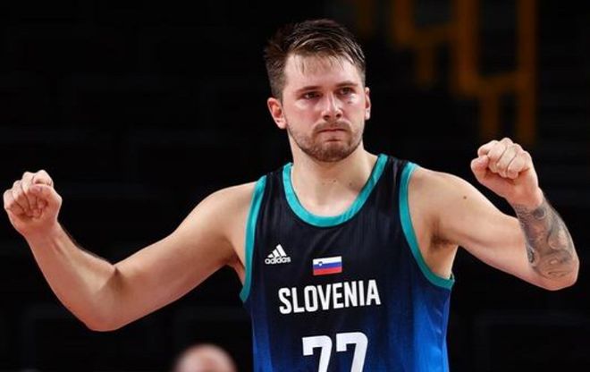 阿莫林质疑曼联青训引爆矛盾，遭年轻球员社交媒体回击（阿莫林质疑曼联青训引风波，年轻球员社媒发声反击）