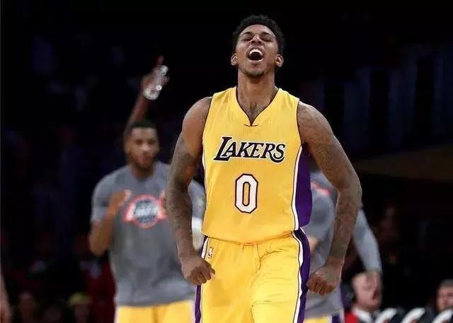 加斯佩里尼谈被罚下：我是正常的抗议动作，可能四官想成焦点（加斯佩里尼谈染红：我的抗议很正常，或因第四官员想抢镜）