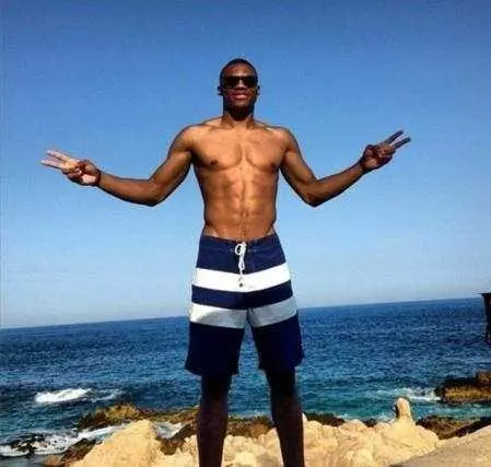 海港客战英博：5外援PK4外援，吾米提江先发，李新翔替补（海港客场挑战英博：五外援对四外援，吾米提江首发，李新翔替补）