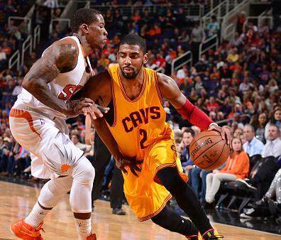 奋力反击！里萨谢三分穿针 老鹰回敬12-2的攻击波迫近比分（里萨谢三分命中点燃反扑 老鹰打出12-2攻势逼近比分）