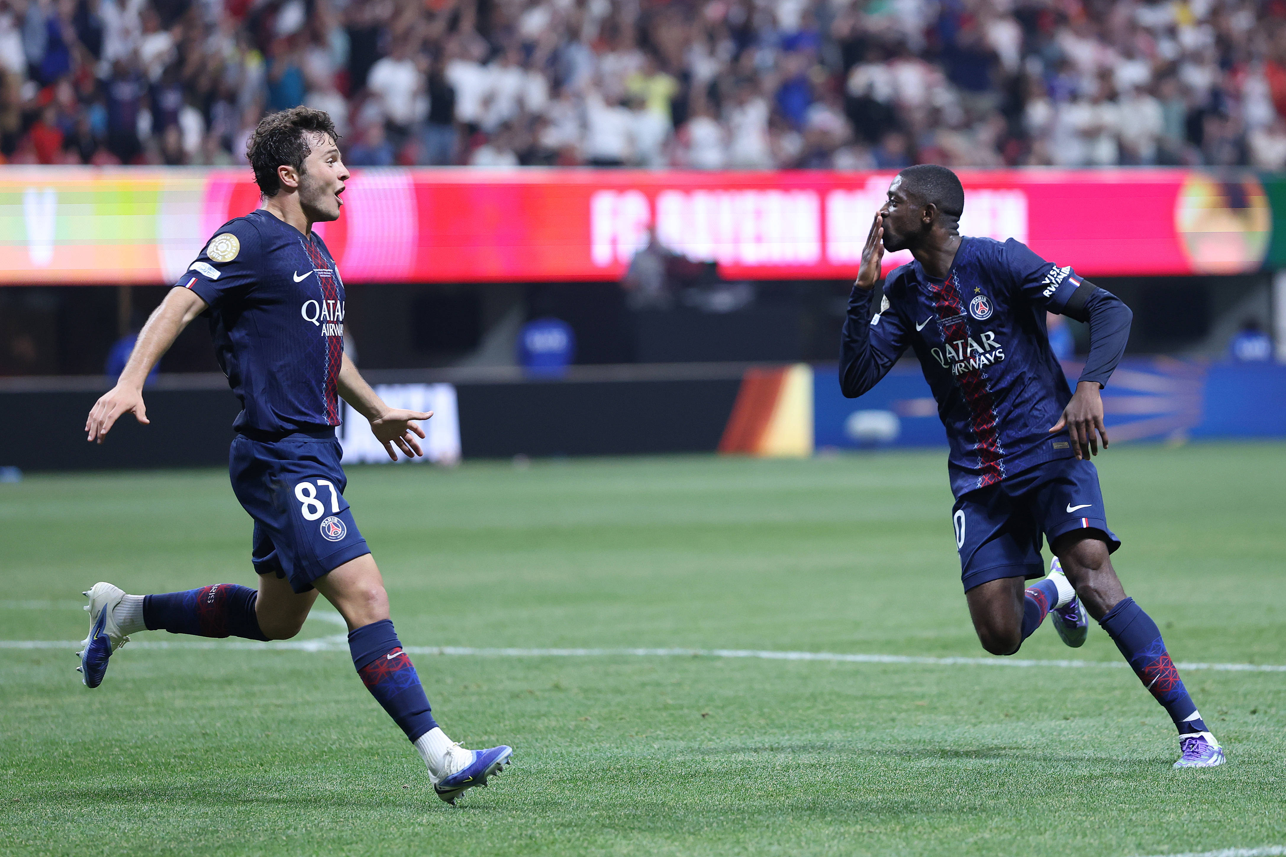 曼联、利物浦近五轮各1胜，英超积分榜曼联积22分，领先利物浦。（曼联利物浦近五轮各仅一胜，英超积分曼联22分暂压利物浦）