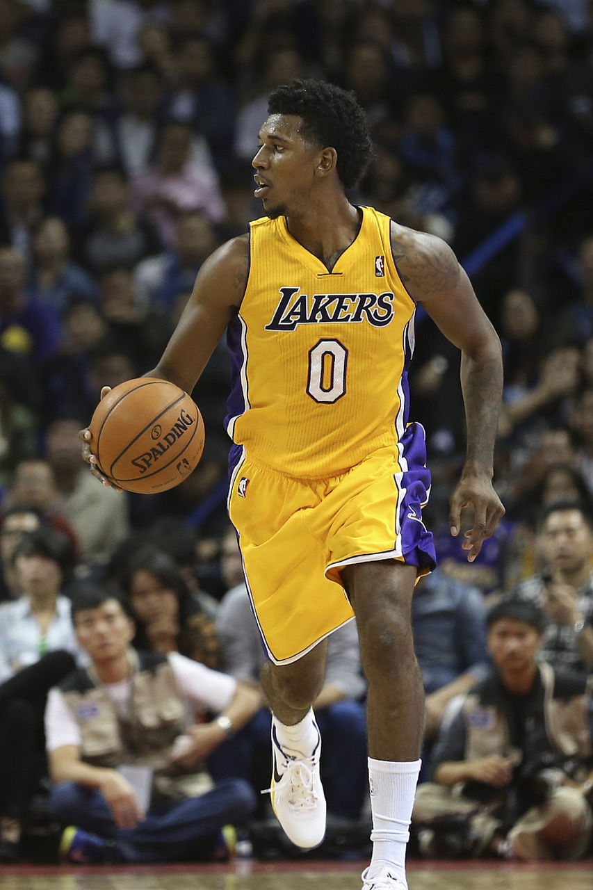 美记：国王GM迫切想要交易拉文，他认为球队失分多都怪拉文（美媒称国王GM急寻交易拉文，指球队失分居高皆因他）