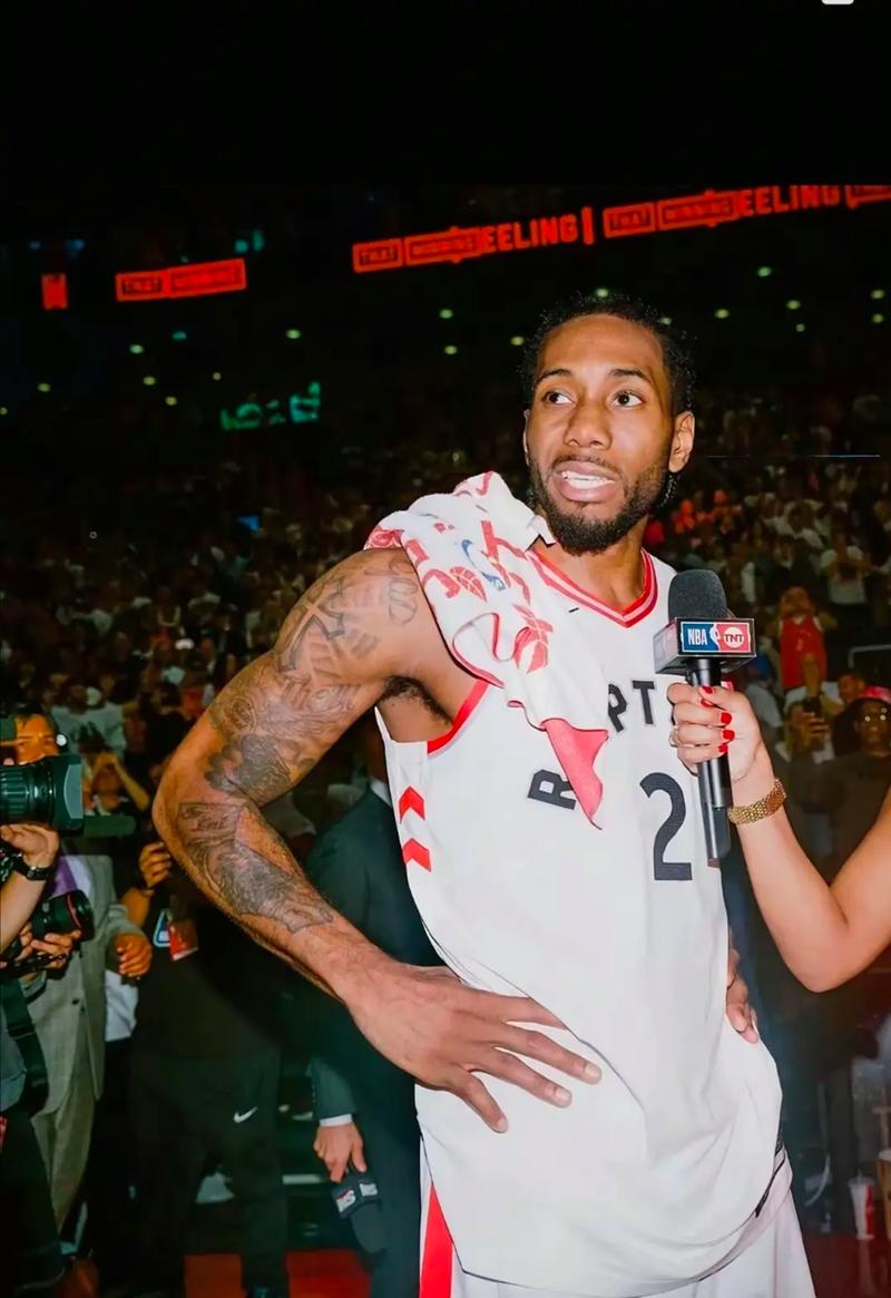 队报：登贝莱抱怨腿筋疼痛，不确定能否首发出战拜仁（队报：登贝莱腿筋不适，出战拜仁首发成疑）