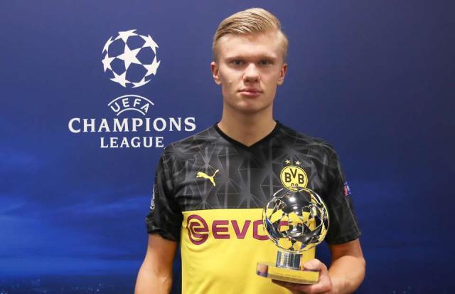 两战28扣15中+2拦6发：女排17岁1.82米重炮手太稳 再冲最佳主攻？（17岁1.82米女排重炮两战15次成功扣杀、2拦6发，状态稳健再冲最佳主攻？）