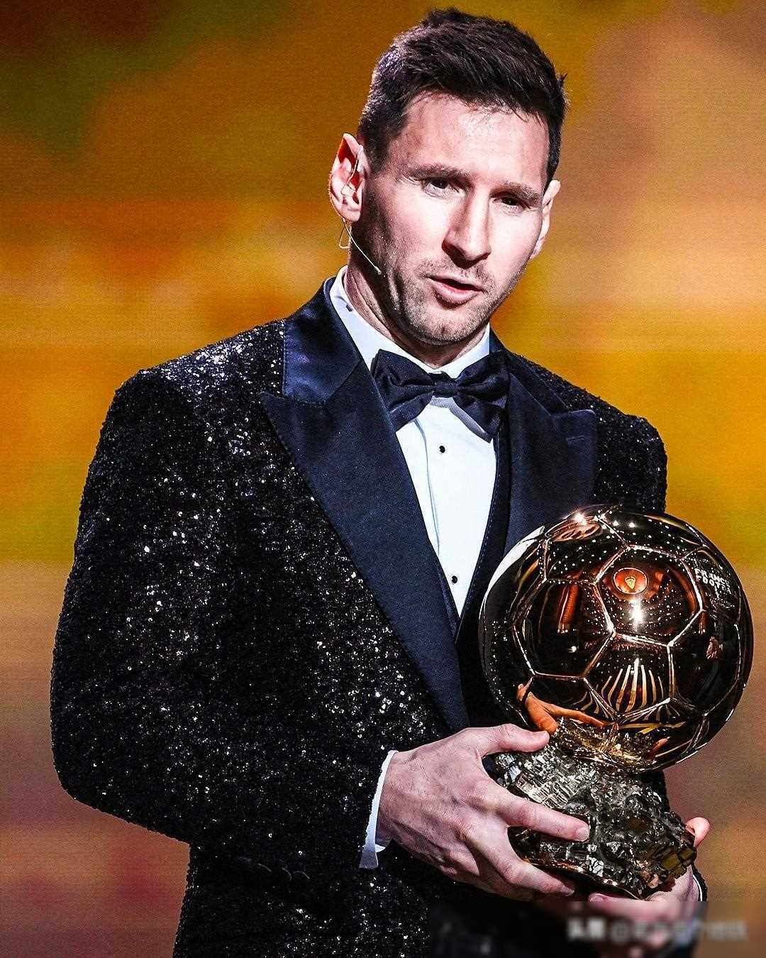 德劳伦蒂斯：现在取得的成就比肩马拉多纳？没有人能达到他的高度（德劳伦蒂斯：当下成绩能否比肩马拉多纳？他的高度无人可及）