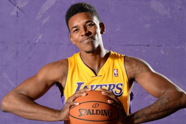 热刺新星轰出世界波（热刺小将轰出惊艳世界波）