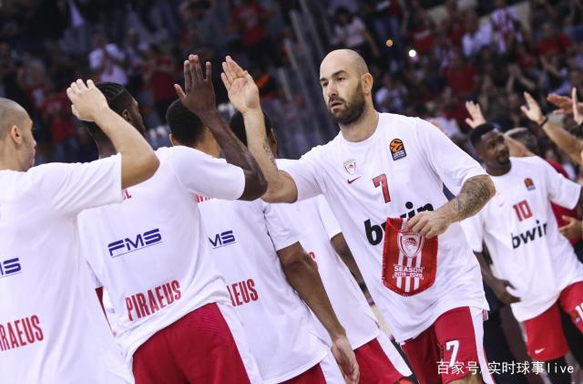 詹姆斯篮下连续得分（詹姆斯篮下连连得手）