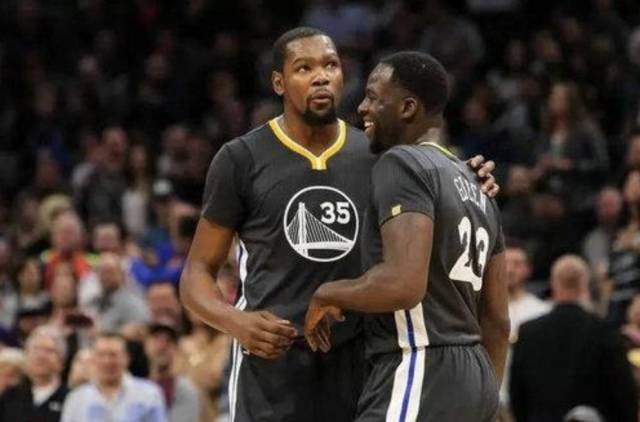 斯洛特谈萨拉赫替补：我们今天需要的肯定不止11名球员（斯洛特回应萨拉赫打替补：这场比赛靠的不止11个人）