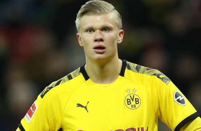 雨一直下！库里外线开炮再中三分率队夺回领先 本场三分已15中10（雨没停！库里外线再轰三分助队重夺领先，本场三分15投10中）