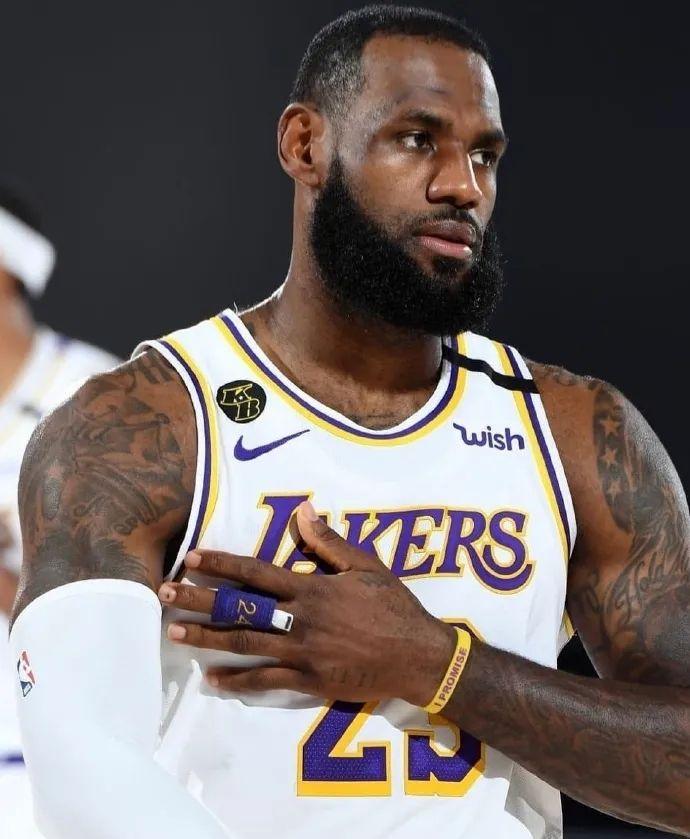 巴萨vs贝蒂斯首发：安东尼PK亚马尔，拉师傅、佩德里先发（巴萨vs贝蒂斯首发出炉：亚马尔对决安东尼，佩德里与拉师傅同列先发）