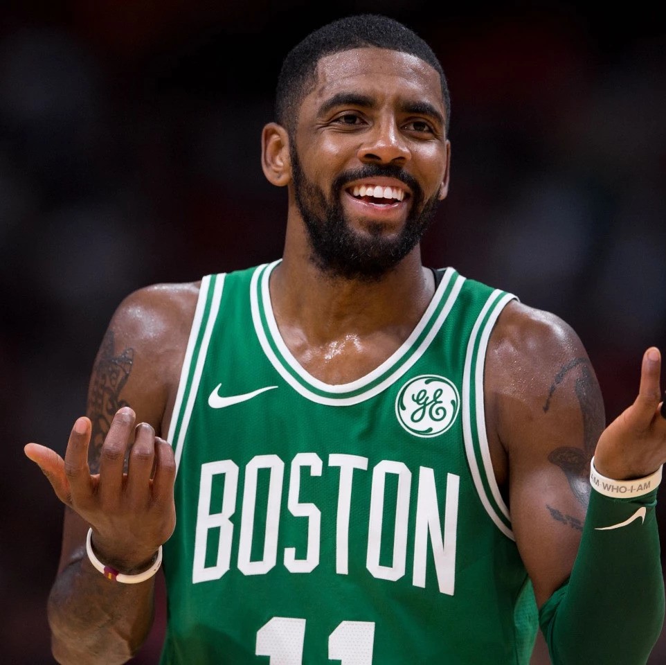 阿德耶米妻子发帖指责科瓦奇：拜托啊兄弟，怎么能把他换下去（阿德耶米妻子发声质疑科瓦奇：拜托兄弟，为何把他换下？）