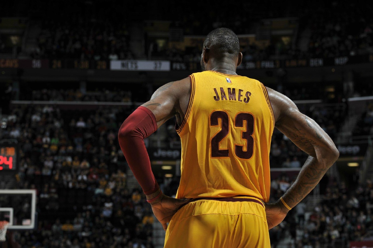 太阳主帅：狄龙是球队的火种，谢天谢地他今晚没被罚下（太阳队主教练：狄龙是全队的激情源泉，万幸他今晚没被驱逐出场）