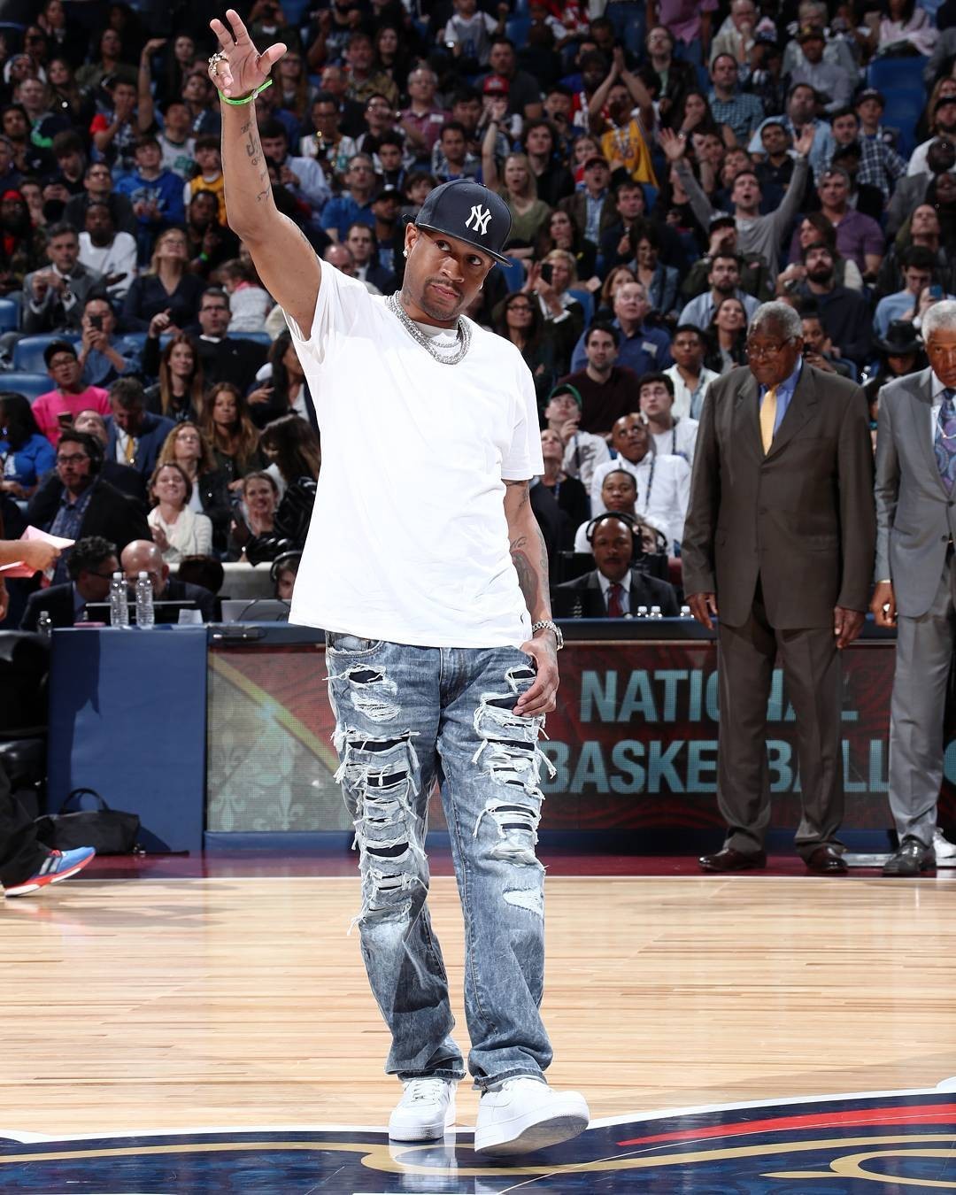 蒯曼三线作战经受住考验！国乒男队主力待补强，年轻选手未达标准（蒯曼三线出击扛住考验，国乒男队主力仍需补强，年轻梯队未达标）