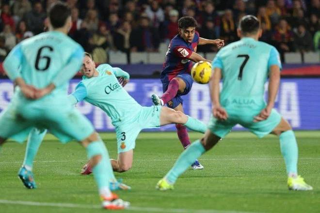 马内克首节三分4中4，首节同曦外线10投5中（马内克首节三分火力全开4投全中，同曦外线首节10投命中5球）